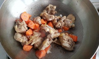 胡萝卜鸡肉制作方法视频 胡萝卜鸡肉制作方法