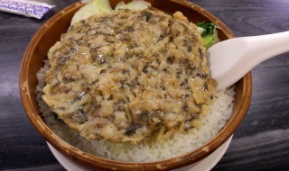 梅菜肉饼蒸饭如何做 梅菜肉饼蒸饭如何做才好吃