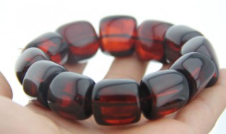 血琥珀有什么功效与作用（血红琥珀的作用与功效）