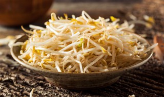 猪肝和绿豆芽一起吃会怎么样（猪肝和绿豆芽一起吃会怎么样吗）