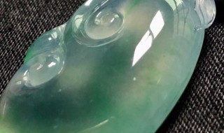 冰种翡翠有哪些保健效果（冰种翡翠对人身体好不好）