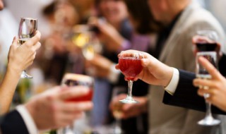 恭喜别人升官怎么说 恭喜别人升官怎么说祝福语