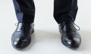 新皮鞋太硬怎么变软 新牛皮鞋太硬怎么变软