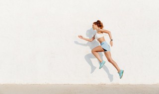 没有起跑器要不要蹲踞式起跑 不用起跑器蹲踞式