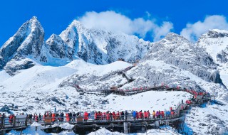 玉龙雪山的海拔是多少米（玉龙雪山的海拔是多少米高度）