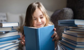 简爱生活经历和人物形象（简爱生活经历和人物形象概括）