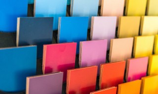 粉色配黑色好看么（粉色配黑色好看么女生）