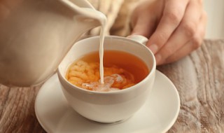 天冷了喝奶茶的说说（天冷了喝奶茶的说说图片）