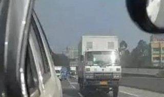 怎么通过后视镜判断可以安全变道（怎么通过后视镜判断可以安全变道的车）