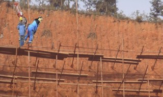 人员操作高压电的防护措施 人员操作高压电的防护措施是