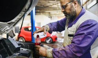 B50多少公里换变速箱油（奔腾B50手动变速箱换什么油）