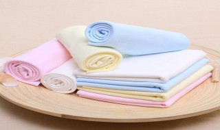 如何给宝宝垫介子（如何给宝宝垫介子枕头）