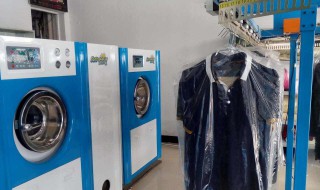 干洗店怎么洗衣服（干洗店怎么洗衣服上的油渍）