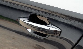 奥迪A6的门把手怎么拆（奥迪a6的门把手怎么拆）