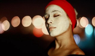 敷面膜前为何建议先涂精华（先敷面膜还是先搽精华）