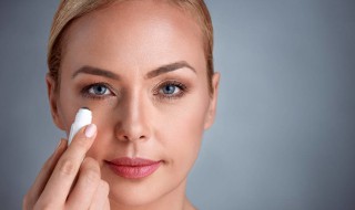 快速去掉熊猫眼（快速去除被打后的熊猫眼）