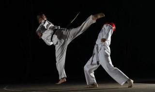 跆拳道比赛中击打腹部得几分（跆拳道比赛中击打腹部得几分钟）