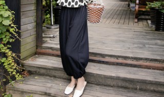 灯笼裤配什么上衣好看（灯笼裤配什么上衣好看图片）