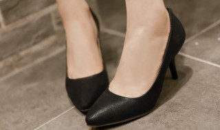 希腊脚适合穿什么鞋子（希腊脚适合穿什么鞋子图片）