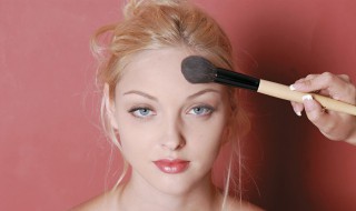 如何让妆容持久一天（如何让妆容持久一天不干）