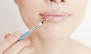 润唇膏可不可以当眼霜用 眼霜可以润唇吗