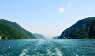 春天江水的景色怎么写（春天江水的描写）