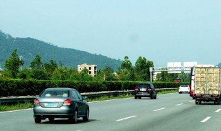 高速路上如何确定所在位置（高速路上怎么确定位置）