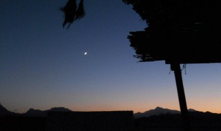 梦见天突然黑了（梦见天突然黑了下大雨）