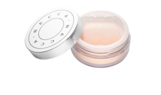 定妆喷雾和散粉哪个好用（定妆喷雾个散粉哪个更好用）