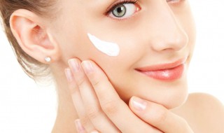 素颜霜和粉底液的顺序是什么（粉底和素颜霜的使用顺序）