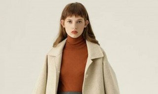 浅色大衣里边怎么搭配 浅色大衣里边怎么搭配裤子