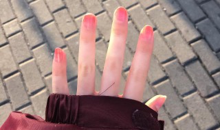 渐变指甲油是怎样的 渐变指甲油是怎样的形状