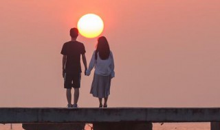 最简单的爱情留言句子（唯美留言短句爱情）