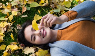 发朋友圈简单快乐的心态句子（发朋友圈简单句子有关快乐）