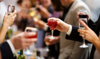 朋友聚会发表心情说说短句（朋友聚会发表心情说说短句子）