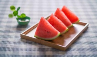 桃子和西瓜能一块吃吗（桃子和西瓜能一块吃吗相克吗）