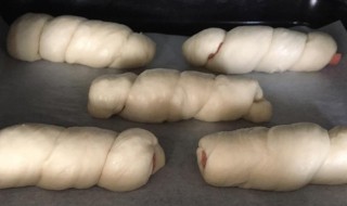 火腿肠香肠包怎么做视频 火腿肠香肠包怎么做