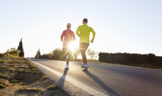 1000米最后冲刺跑技巧（1000米最后200米怎么冲刺）