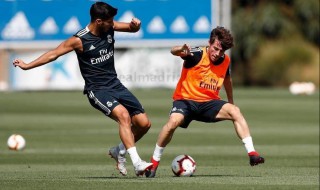 足球过人技巧女生(足球的过人技巧有哪些动作)