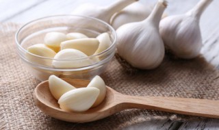 腌大蒜方法10斤放多少盐 腌大蒜方法10斤