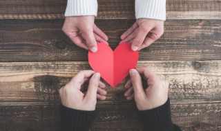 关于恋爱中的唯美句子（关于恋爱中的唯美句子短句）