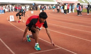 四百米跑步负重训练方法（四百米跑步负重训练方法图解）