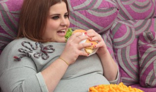 胖人穿衣搭配技巧女冬季（胖人穿衣搭配技巧女冬季）