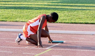 男生接力跑步技巧(男生接力跑步技巧视频)