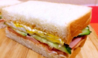 鸡蛋蟹肉三明治 杂蔬蟹柳煎蛋三明治
