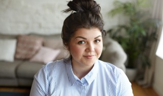 拍大脸照技巧（拍大脸照技巧视频）