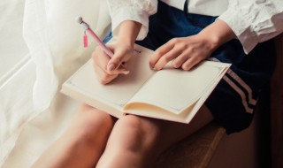 湖水怎么形容 绿色的湖水怎么形容