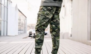 迷彩裤怎么搭配上衣 迷彩裤怎么搭配上衣女