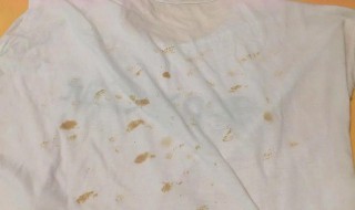 衣服发黄怎么洗白小妙招（黑色衣服发黄怎么洗白小妙招）