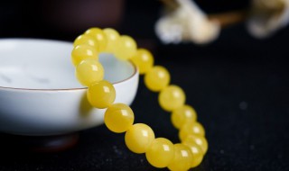 蜜蜡有什么好处 女人佩戴琥珀蜜蜡有什么好处